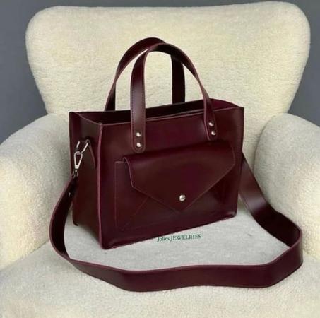 حقيبة نسائية جلدية