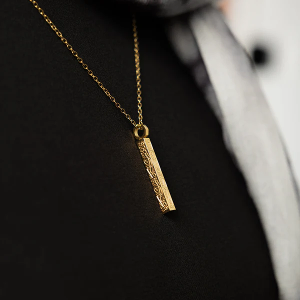 قلادة البار «إنَّ مع العُسر يُسرًا» – لمسة سكينة تُلبَس كلّ يوم