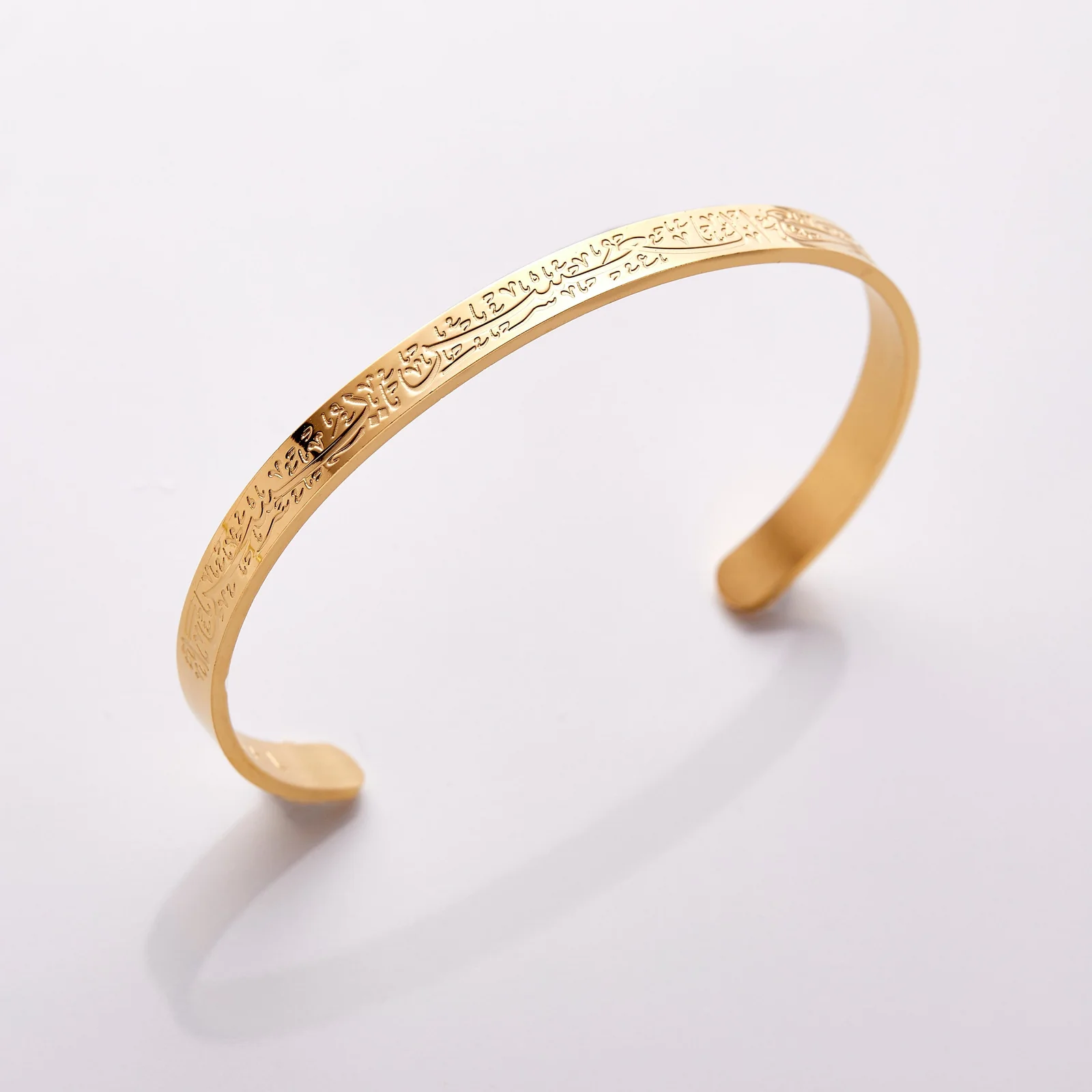 براسلي وقلادة "إن مع العسر يسراً"