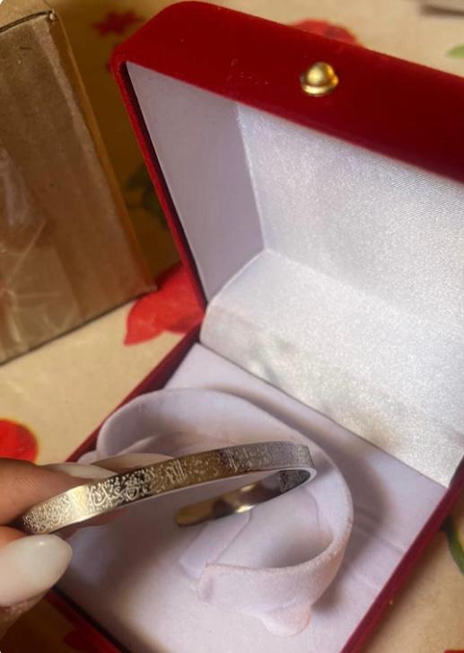 براسلي وقلادة آية الكرسي: تألق بالإيمان والأناقة