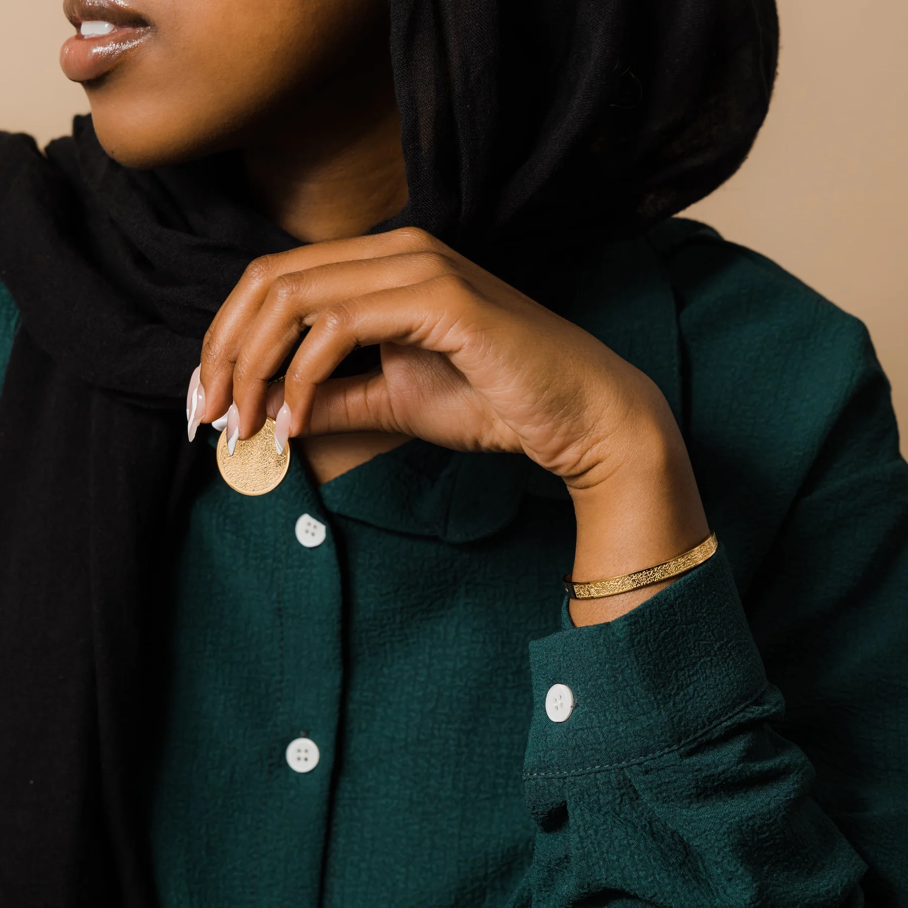 براسلي آية الكرسي - رمز للحماية والأناقة