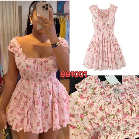La robe mini fleurie rose à col bardot