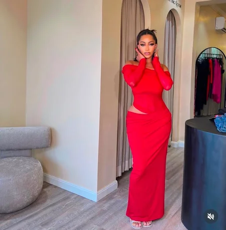 Robe longue  de soirée asymétrique et drapée
