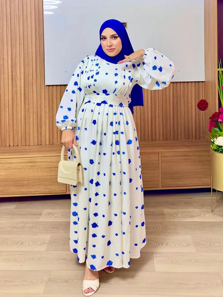 كسوة صيفية بلون أبيض ناعم – خفيفة، أنيقة، ومثالية للخرجات