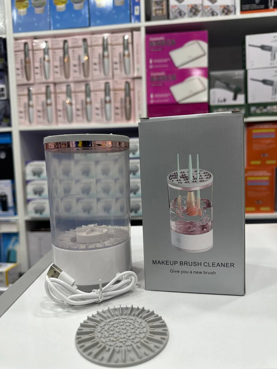 آلة تنظيف مستحضرات التجميل