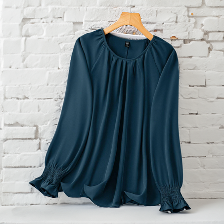 Blouse fluide à manches longues avec poignets froncés