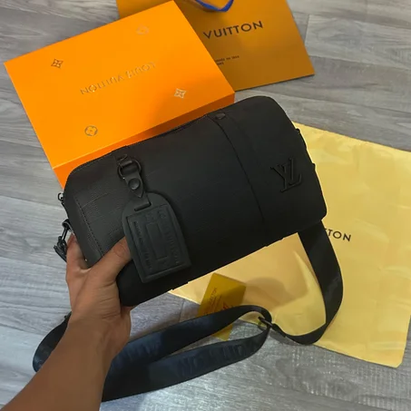 lv pochette