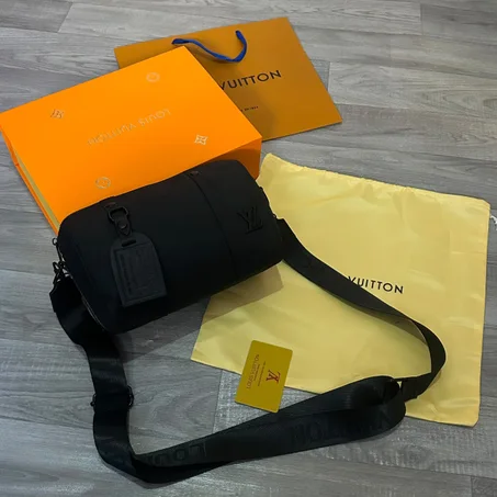 sacoche louis vuitton noir simple