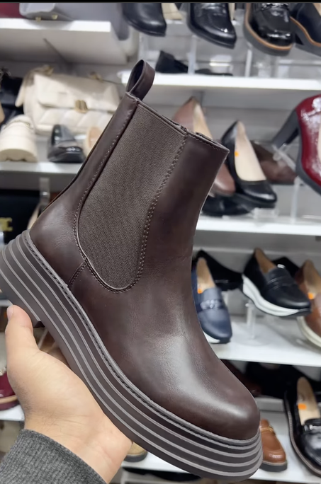 Chaussure pour femme française de luxe au design moderne et élégant