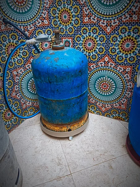 قاعدة البوطة كبيرة