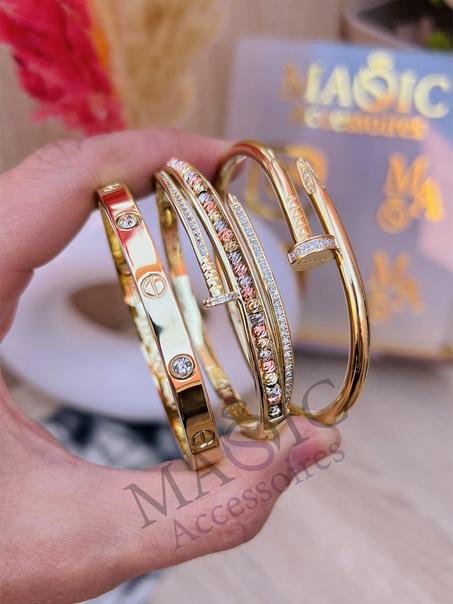 Trois bracelets en acier inoxydable 8
