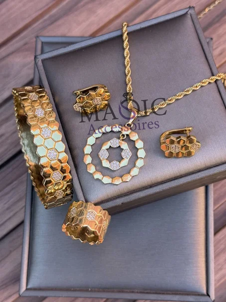 Collier + bague + boucles + bracelet inoxydable