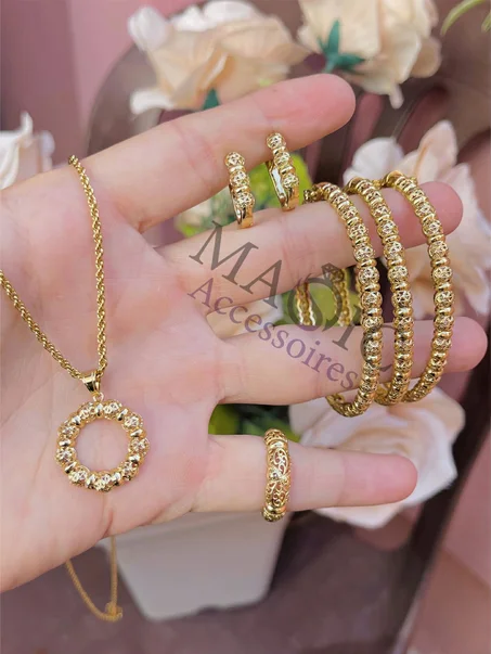 Collier + bague + boucles + 3 bracelets inoxydable