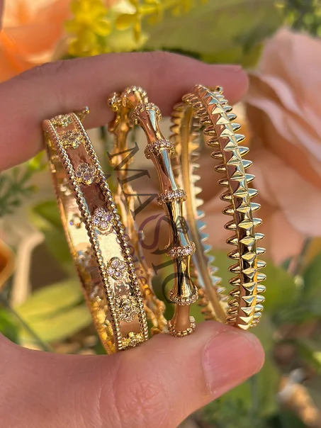 Trois bracelets en acier inoxydable 22