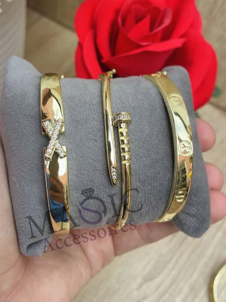 ثلاثة أساور، مزيج مثالي من الفخامة والجمال