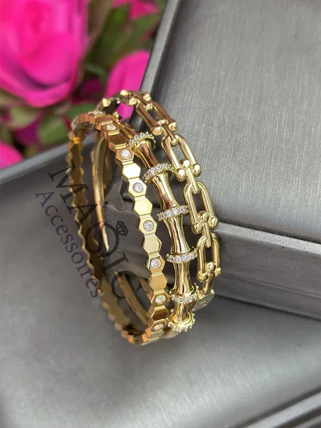 Trois bracelets en acier inoxydable