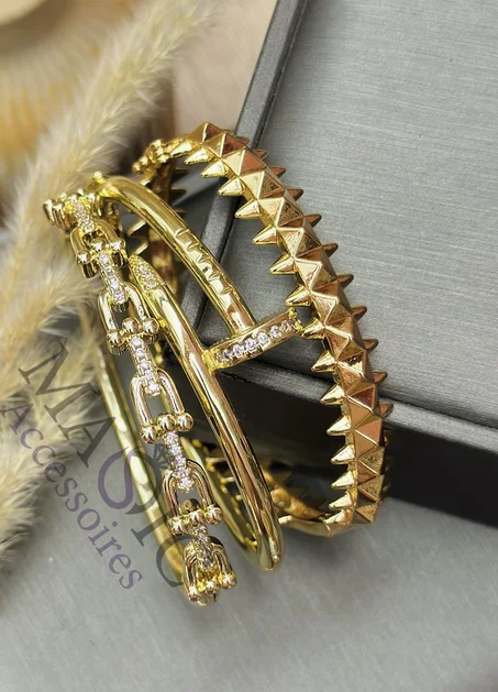 ثلاثة أساور، مزيج مثالي من الفخامة والجمال