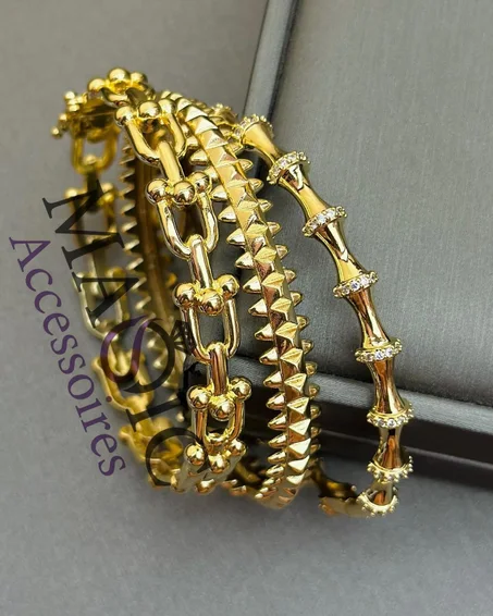 Trois bracelets en acier inoxydable