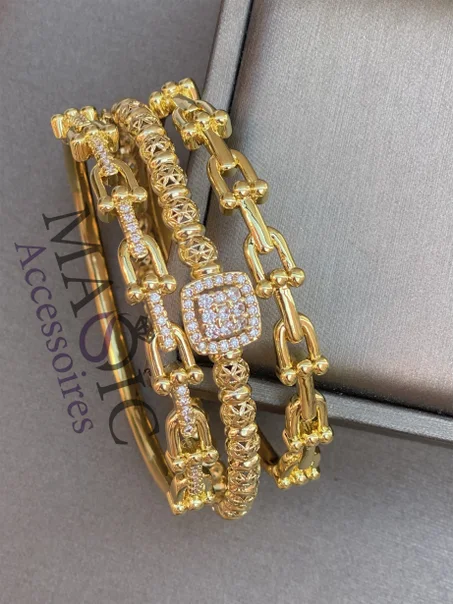 Trois bracelets en acier inoxydables 1