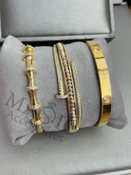 ثلاثة أساور، مزيج مثالي من الفخامة والجمال