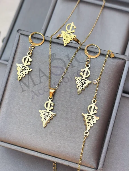 4 Ensembles  colier +gourmet + bague + Boucles