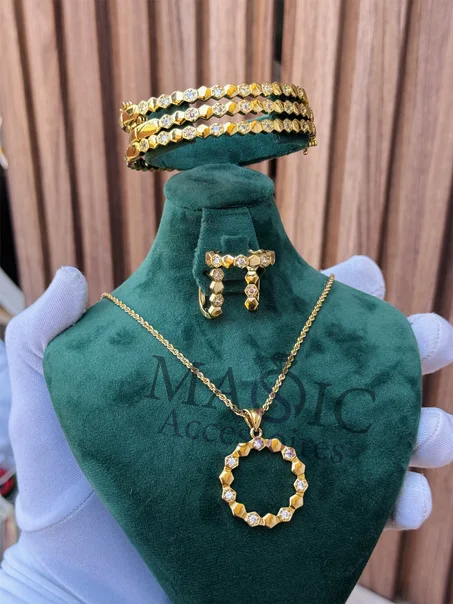 Collier chahda + bague + boucles + 3 bracelets