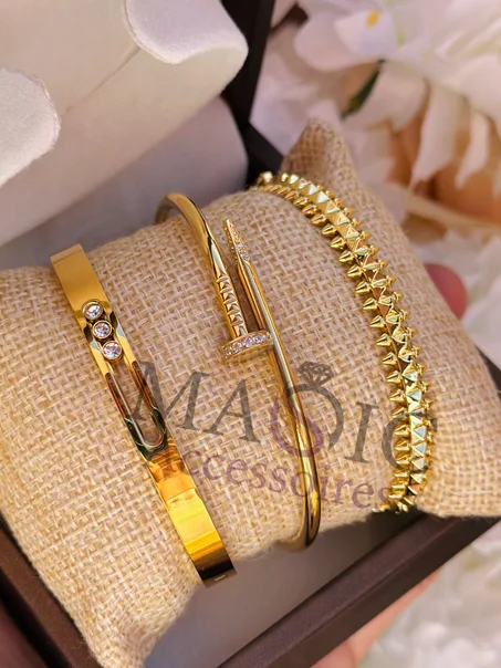 Trois bracelets en acier inoxydable 19