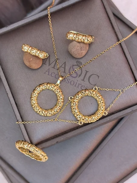 Ensemble collier + gourmet + bague et boucles inoxydable