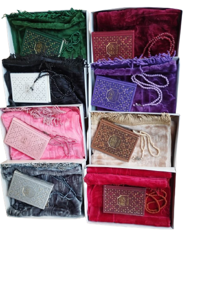 باك3 في 1 مكون من سجادة +مصحف +تسبيح +علبة أنيقة للتقديم