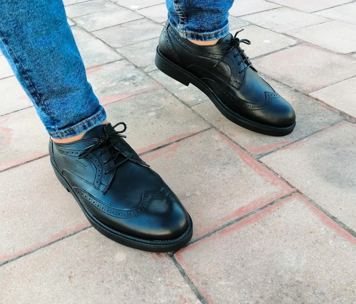 CHAUSSURES À LACETS