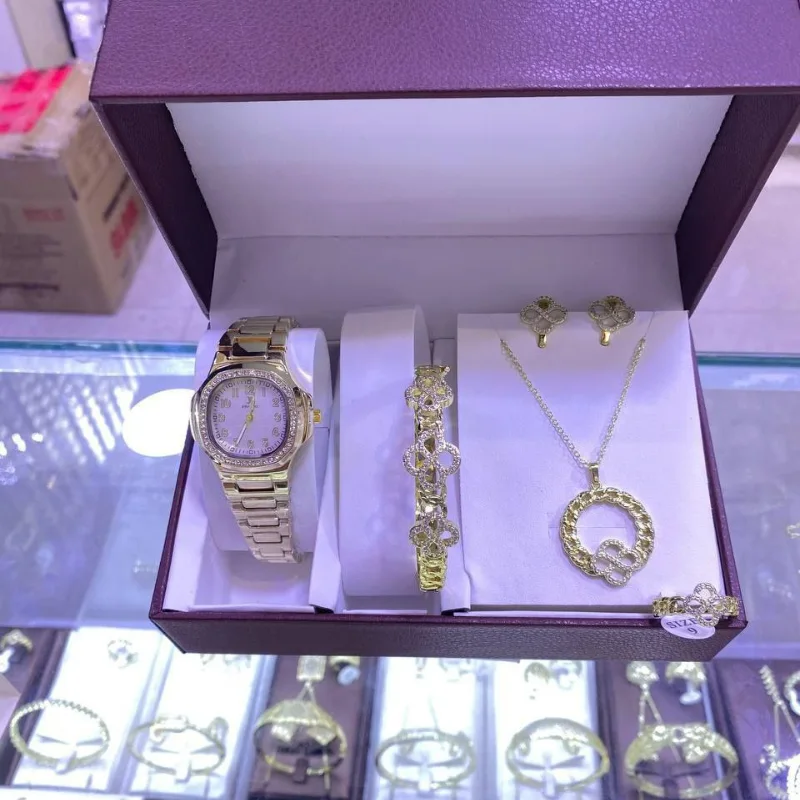 Coffret cadeau pour femme : Collier + Boucles d'oreilles + Bracelet + Montre de luxe+ Bague / ساعة فاخرة+ قلادة + اقراط + سوار+ خاتم