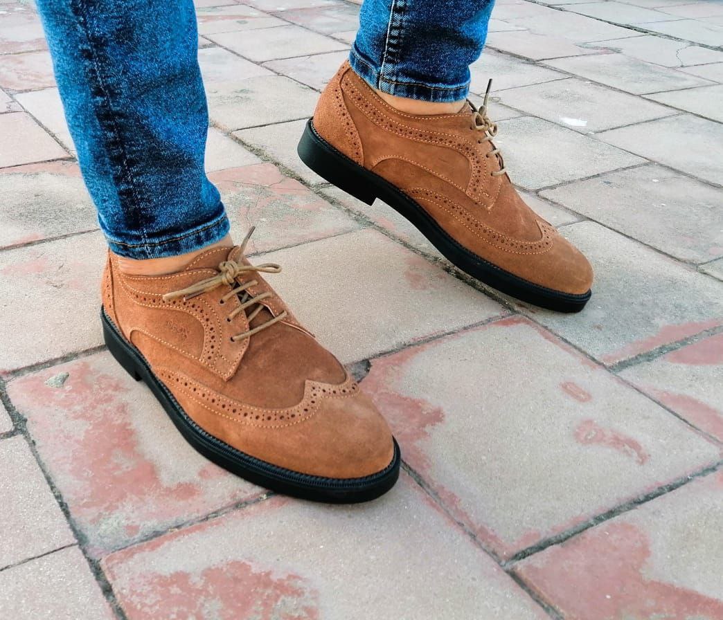 CHAUSSURES À LACETS