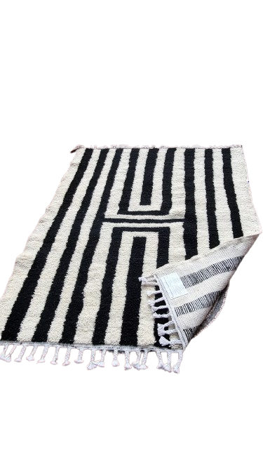 Ourain Rug – Elegant Black & White with Line Pattern