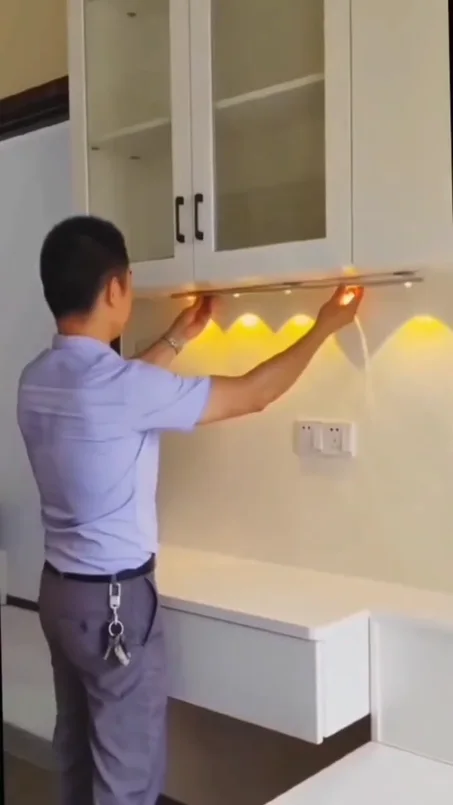 Led Motion Sensor - KSAمصباح LED بمستشعر الحركة - إضاءة ذكية وتوفير للطاقة