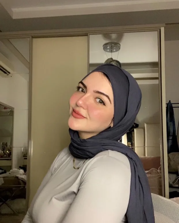 Jel en lycra avec bonnet / Tailles : 190 cm x 60 cm