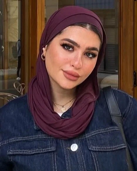 Jel en lycra avec bonnet / Tailles : 190 cm x 60 cm