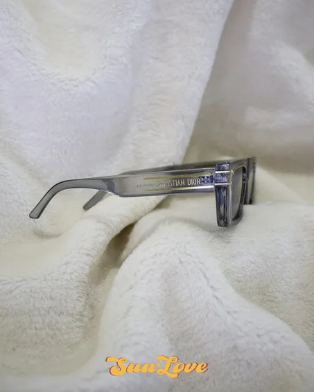 Lunette de soleil CHRISTIAN DIOR.