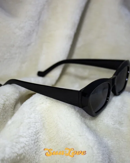 Lunette de soleil noir basic.