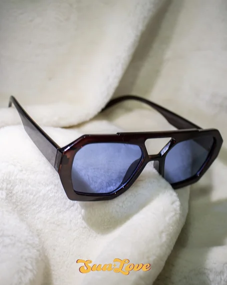 Lunette de soleil noir/blue oversize.