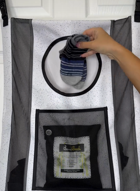 سلَّة جَمع الملابس المعلَّقة