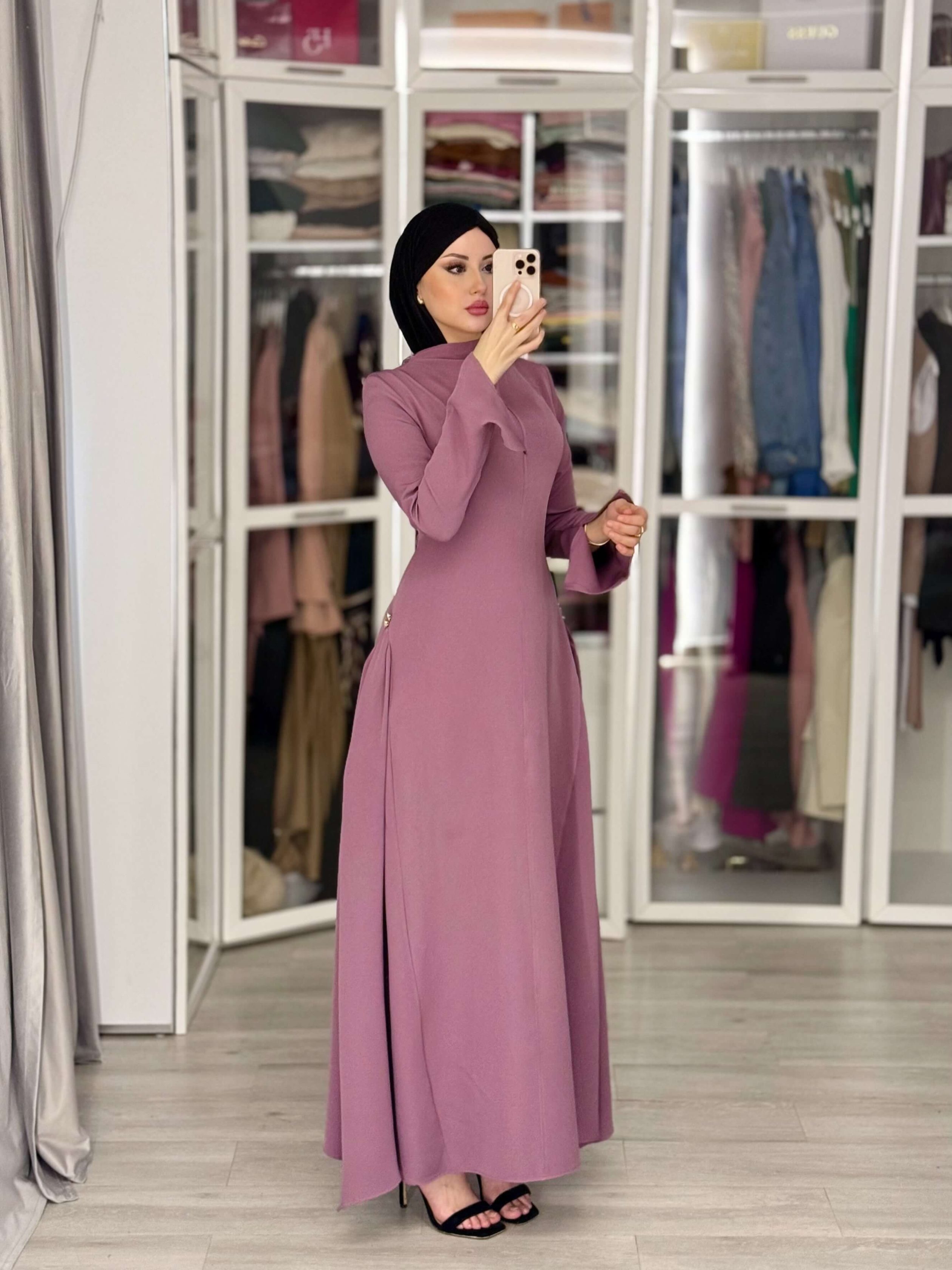 فستان نسائي أنيق وجذاب