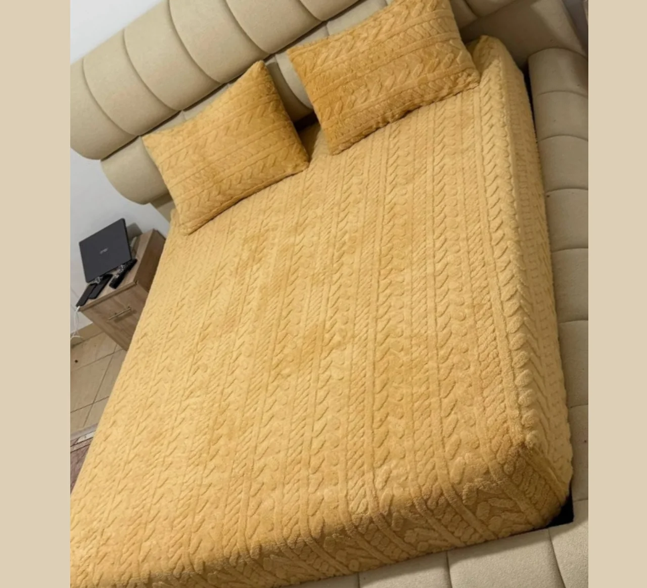 غطاء سرير مكون من ثلاث قطع