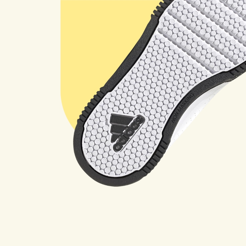 حذاء رياضي للاطفال من الجنسين