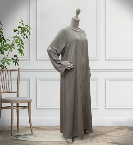 عبايات فاخرة بتصاميم عصرية – أناقة راقية لكل امرأة