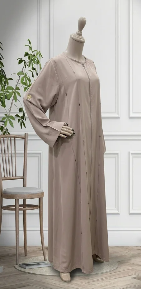 عبايات فاخرة بتصاميم عصرية – أناقة راقية لكل امرأة