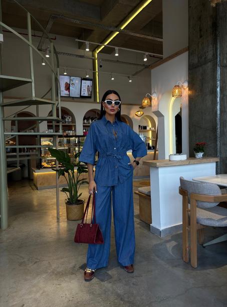 Ensemble Denim light raffiné et Chic Pour Spring et Summer.