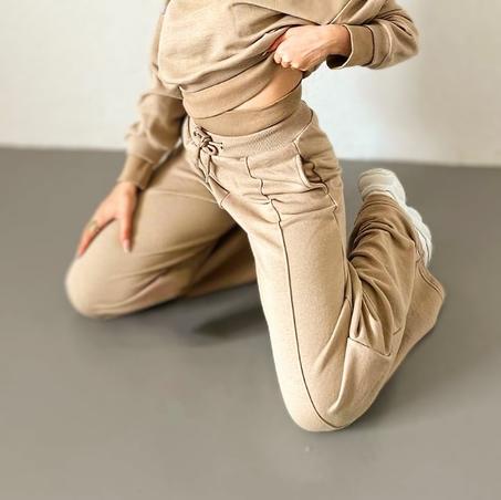 Ensemble survêtement avec poches et capuche - Très élégant et confortable / Jogging Hoody.