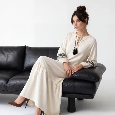Robe Maxi Bohème Raffinée "Héloïse" – Écru avec Broderies Noires