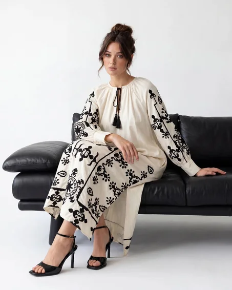 Robe Maxi Bohème Brodée "Éléonore" – Ivoire & Noir