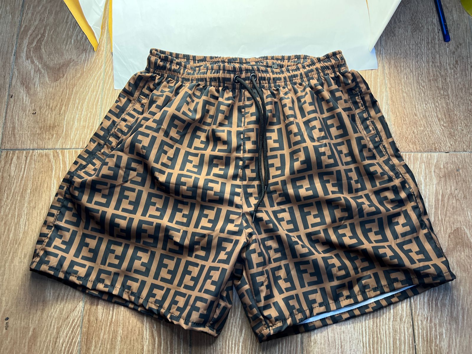 short fendi marron